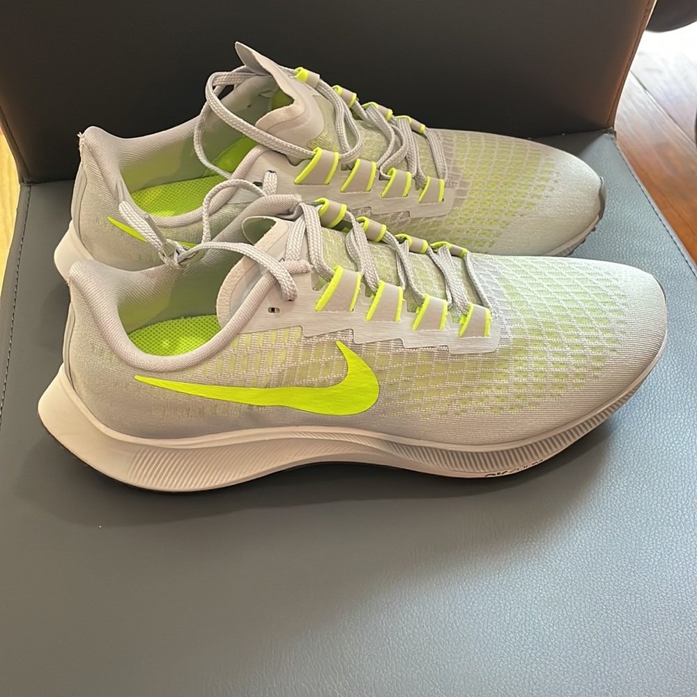 Nike Air Zoom Pegasus in Mens size 10.5